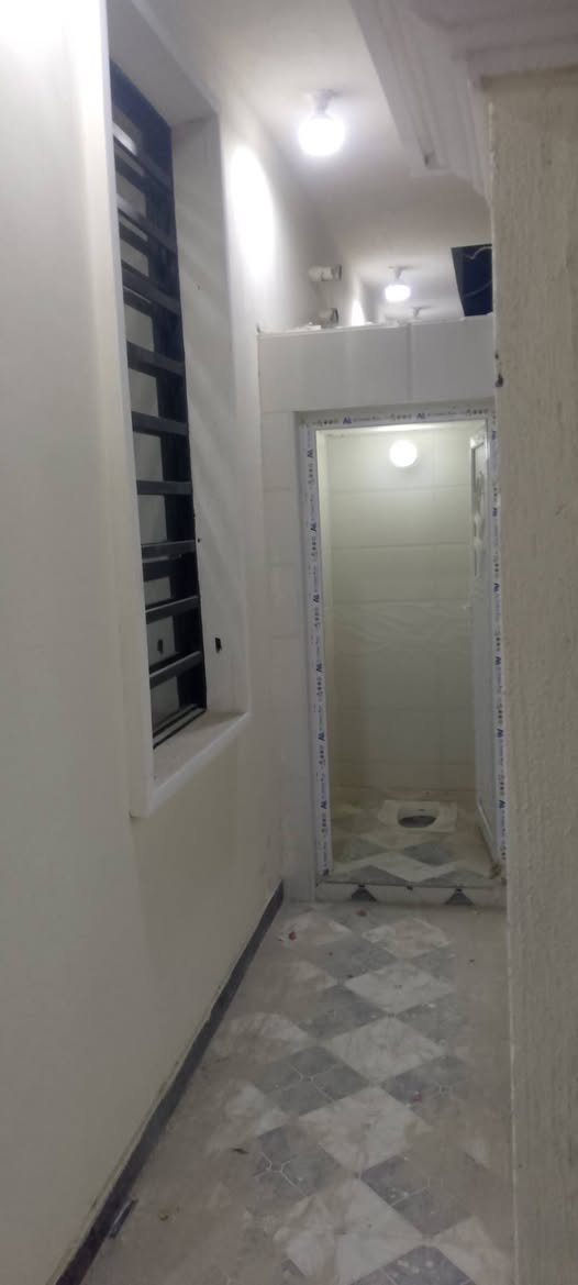 مشتمل للبيع حي حكيم شارع صيدليه نبع خيرات او دلالية ابو كيان نفس شارع رئيسي مساحه 125 غرفتين نوم وصاله ومطبخ واستقبال مرقم من بلديه حديث جاهز للسكن طابوك كله سعر 53بيه مجال ***********واتساب
