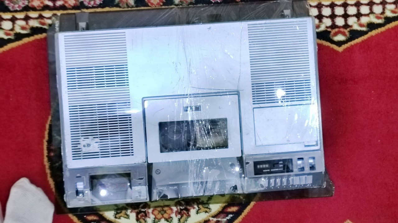 🌹سلام عليكم جهاز فيديو عملاق السوني الأصلي مال الكويت 
🌹فول نضافة الجهاز كدامك الاستفسار عل رقم ***********
او تفضل خاص
