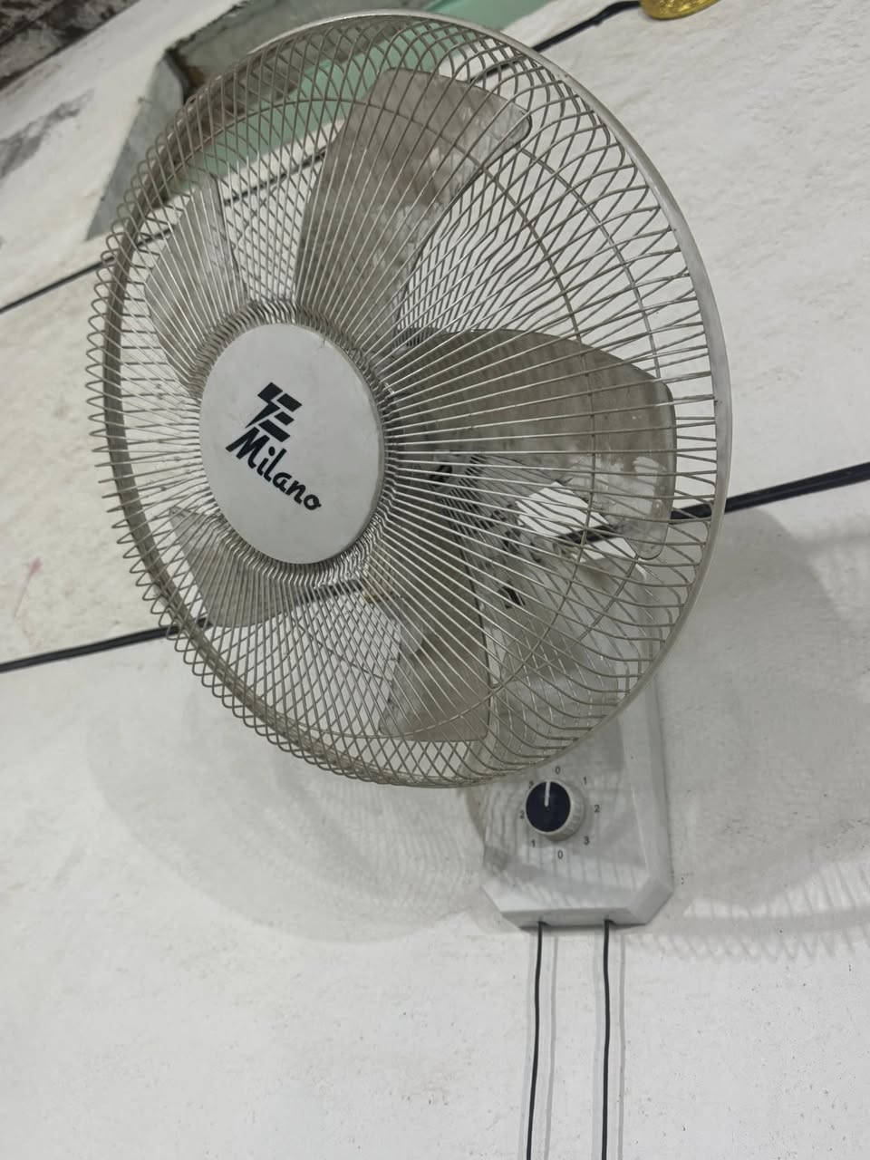 كراسي عدد 30 
ميز عدد 6 قياس متر في متر 
كامرات منضومه 
بلازمه حجم 55 
خلاط الماني عدد 2 
كاونتر عدد 1 
صحيات كامله 
مروحه جداريه عدد 8 
طبلات عدد 12 
نراكيل عدد 30كامل الملحقات 
طباخ قواري 
منضومه نت كامله 
منضومه مال لعبات كامله       أسعار جداا مناسبه للبيع مستعجل الاستفسار ***********
