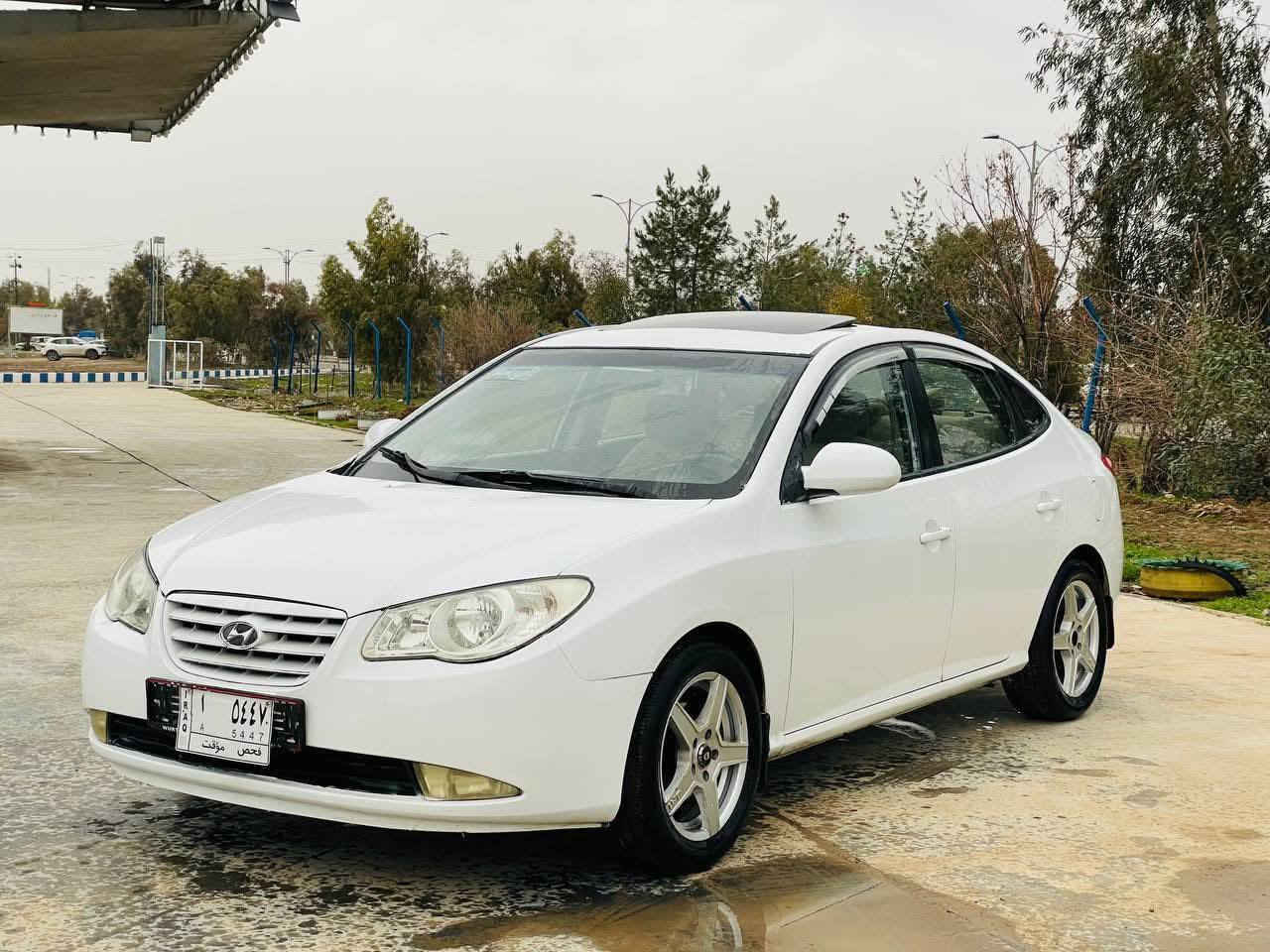 هۆندای ئەلنترا  2009 سلاید
نرخی خوار هەموو بازاڕ 49 گڵاو مەجالی تیایە
تەنها بڕاوەی پێشەوەیە شانەکانی موس نین
دەعمو لێدراو هیچ هیچی پێوە نیە سفر سفرە
گێڕو مەکینەو تەقەو ڕەقەو کارەبایی هەموو گیانی بە شەرت چوار تایەو ویلی تازە ناو دەرەوەی لۆک لۆکە سەقفی زۆر جوانە سەقفی بۆیاخی نیە 
شوێن/چەمچەماڵ
ِ***********
***********
