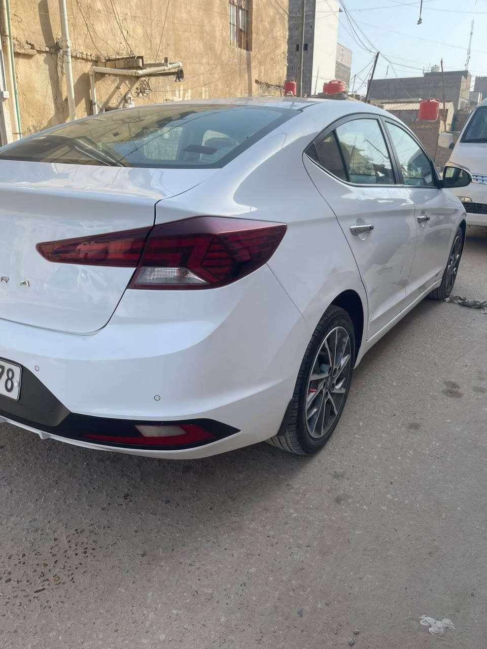 سلام عليكم سيارة النترة خليجي موديل 2020 السياره بيها حالوب خفيف وبيها رشات صبغ بلدوسه مال العبري وبيها بارد بلجاملغ مال السايق باردها كلش قليل والباقي شوف العين مكينه 2000 دوش مكينه كير حدادية كفاله ماشيه 61 الف حقيقي سويج موبصمه ومكاني بلبصرة المطيحة خلص جامعة الفرقدين واتساب ***********
