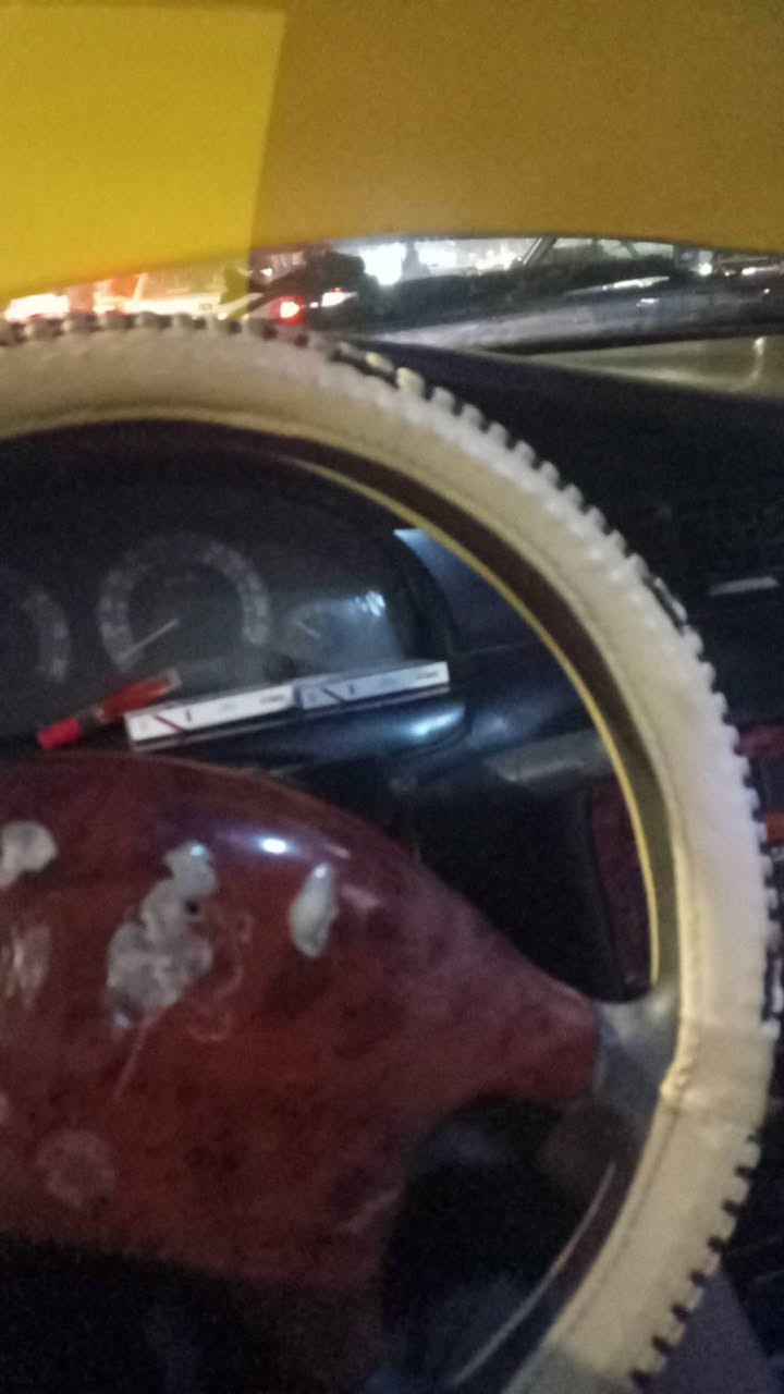 السلام عليكم سمند موديل 10 
السياره كير ومكين فرنسي جدد خير من الله وحداديه نضيفه 
سنويه مساقطه 
بيه صبغ قليل رقمه ألماني راعيه موجود 
السعر ٢٤ بيه مجال باقي التفاصيل على رقم التالي 
‏‪***********‬‏واتساب
