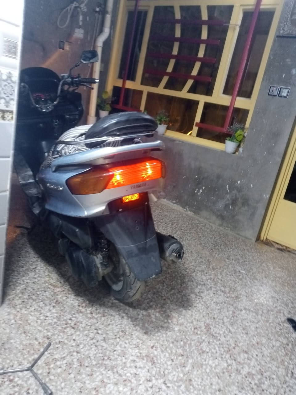 السلام عليكم 
دراجه ماجسته مديل 2008
الدراجه كله شغال ماعده مجمع اليسره تعبان 
دبلات شغاله الخلفي الصلي الي يتعله ويتنصه
ديشبول تك رون يباني وكيج البانزين والحماوه والساعه كله شغاله الدراجه وكلجاتهه حلوه ومعدل حلو وكل نضوح مابيه مفتوحه مره وحده الدراجه عوزهه شي واحد تبديل خرز مال كلج الامامي لن بي صوت بسيط 
العنوان بغداد الشعب الاستفسار ***********السعر 500$وبيه مجال بسيط حك الجيه وبيك خير وتدلل
