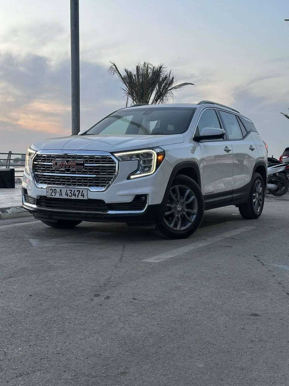 جمسي تيران موديل٢٠٢٤ SLT
مواصفات معروفه
ماشيه ٢٠ الف مايل
مرقم واسط 
حادث وسونار منشور ويه الصور
السعر ١٨٧ وبيها مجال 
عنوان كوت الحيدريه 
اتصال ***********
