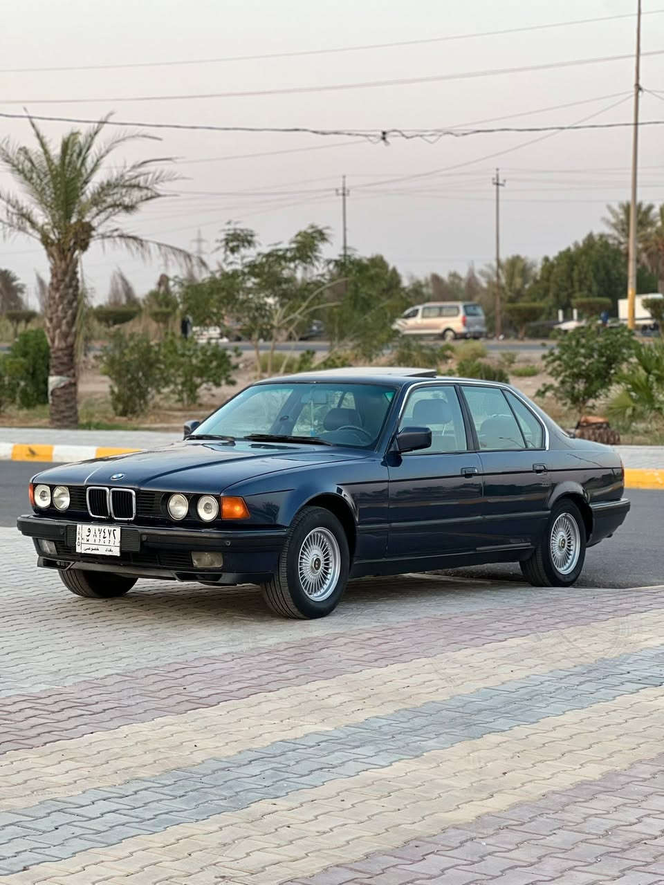 السلام عليكم اخوان 🩶
BMW موديل 1991 الحجم 735i
رقم بغداد تحويل مباشر ثاني يوم 
لون ازرق نيلي مكفوله كفاله عامه 
صبغ عام جماليه فقط بدون معجون 
محرك وكير مكفولات حاويه تبريد ثلج ❄️ منضومه كامله جديده تخم تاير وتخم ويل شعاع جدد دواخل جدا نضيفه كشنات جلد كهرباء تدفئه كشنات امامي وخلفي سنتر لوك ريموت كهربائيات كلهه شغاله مابيه ولا نقص سياره جديده سلايد روف شغال 3 حركات حداديه امامي خلفي بالكارتون شرط تراي 2026 دعاميه ام الهوائيات مال 40 
دبل جكمجه اناره داخليه خلفي امامي كلهه شغاله 
العنوان واسط 
السعر 57 وبيه مجال 
رقم الهاتف ***********
