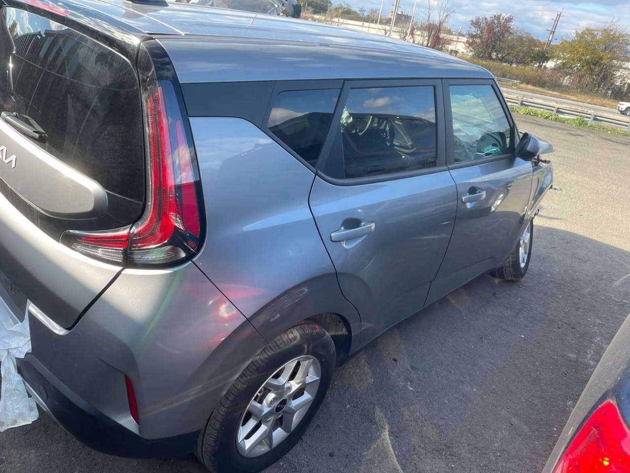 السلام عليكم
كيا صول
موديل ٢٥
هذا حادث بيها 
بعد ٥ايام توصل للعقبه
ابيع ع حادث لتعجبه يتواصل خاص
السعر١١٢بيها مجال
***********
