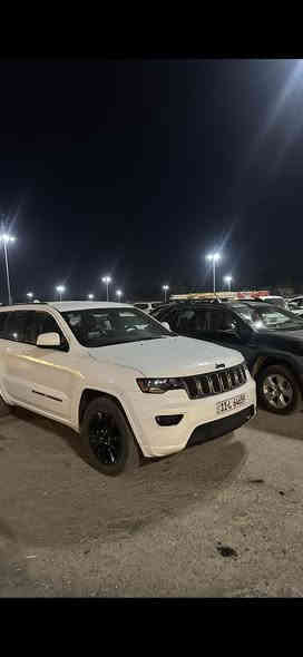 السلام عليكم جيب موديل 2022 للبيع بلاك ادشن لسيارة نضيفه داخله كلين بيه بارد بخشم لجاملغ بدون صبغ وتبديل دعاميه فقط ماشيه 58 الف ميل تخم تاير جديد داخل اسود شاشه جبيرة سيارة نضيفه ومداريه بانزين ودهن  للاستفسار *********** غير متواجد مازنجر سعره 299
