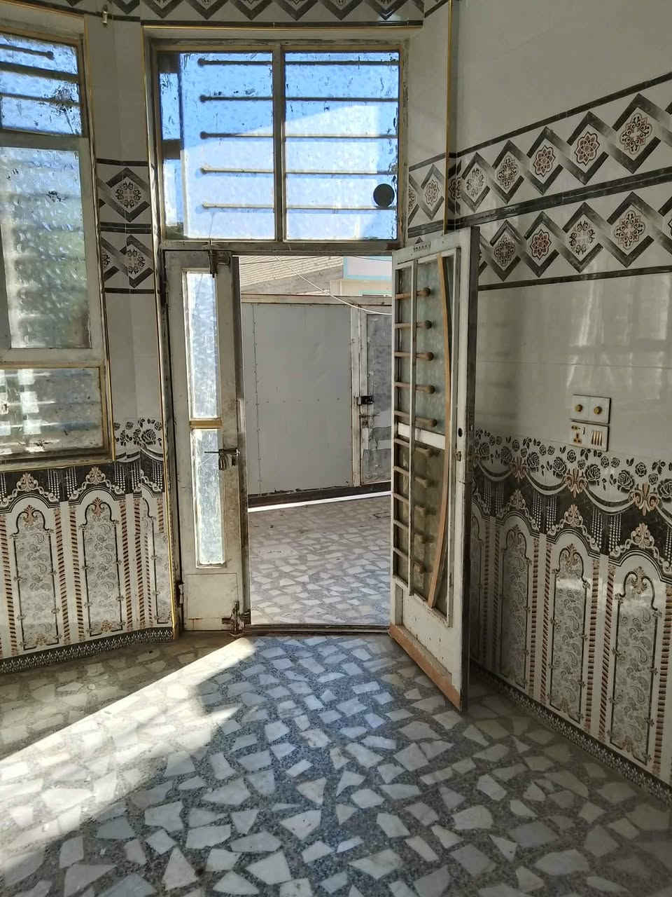 السلام عليكم دار للبيع كربلاء حي الساهرين المساحه 125
يحتوي على صحيات خارجيه وداخليه واستقبال كبير وغرفه وصاله ومطبخ ومنور جانبي بيت جدا نضيف السعر الكلي 155 وبي مجاي  تنطي 85 والباقي قسط شهري 395الف للدوله مطلوب للدوله 70مليون للاستفسار ***********

