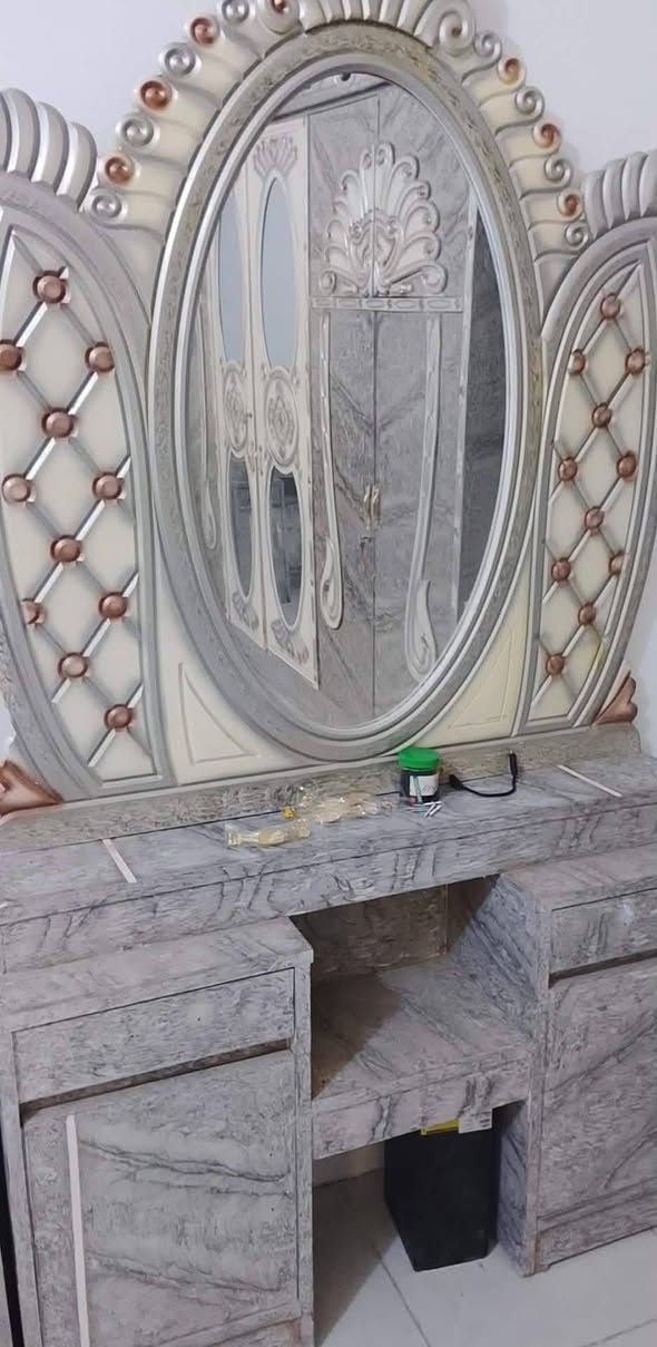 غرفه عراقيه فول نظافه العنوان كاطون الرحمه قرب افران دبي واتساب ***********
مستعدون لشراء جميع الاثاث المنزلي الجديد ولمستعمل
