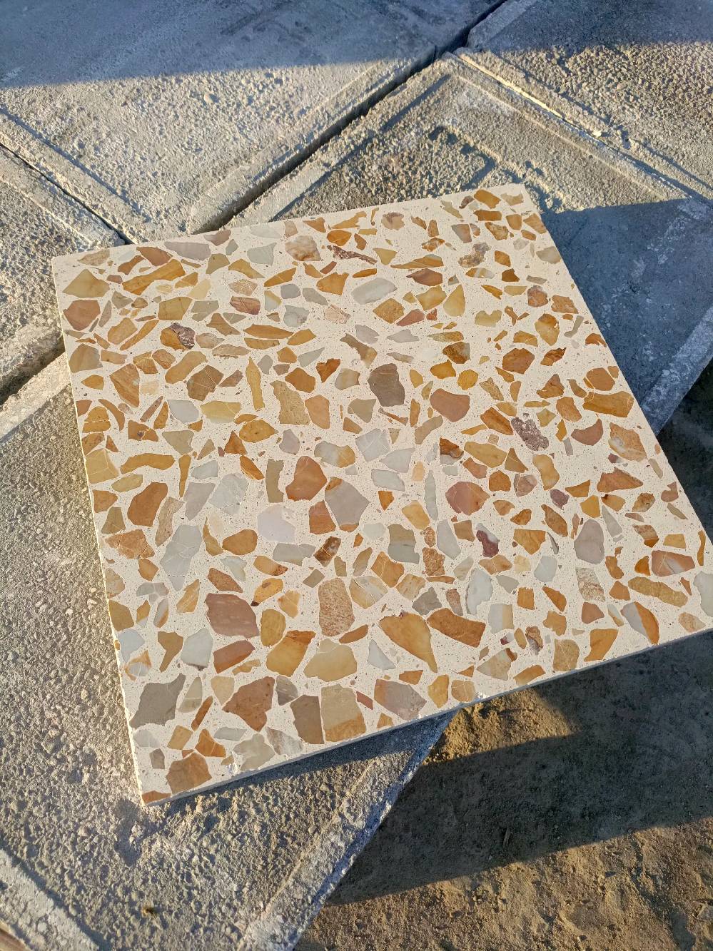 ​🌙 [معمل الماس ] يهنئكم بحلول شهر رمضان المبارك 🌙
​بيتك محتاج ترتيب قبل العيد؟ حديقتك وسقفك يستاهلون الأفضل! 🏠✨
​لأننا نعرف أن "البيت هو الراحة"، جهزنا لكم أجود أنواع الشتايكر والمقرنص وبقية مستلزمات البناء والديكور الخارجي بأسعار المصنع وبأعلى المواصفات.
​💎 قائمة منتجاتنا (جودة وتحدي):
​✅ شتايكر السطح: قياسات (80×80) و (60×40) - عزل وقوة ومتانة.
​✅ الأناقة السداسية: شتايكر ملون سداسي يغير شكل الحديقة.
​✅ المقرنص والرصيف: أشكال وألوان تناسب ذوقك.
​✅ الكاشي والموزاييك: تشكيلة واسعة من المرمر والكاشي الفاخر.
​✅ لمسات الحديقة: مصاطب مريحة، سنادين مودرن، و "لاين" حدائق مميز.
​✅ الأساسيات: بلوك وسواقي بكل القياسات.
​🔥 عرض "خير رمضان" الخاص 🔥
​بمناسبة الشهر الفضيل، نعلن عن عرضنا الخاص لكل الحجوزات خلال شهر رمضان:
​ على طلبيات المقرنص والشتايكر.
🎁 
​📍 العنوان: بغداد - الكماليه
​[معملنا.. حيث تجتمع الجودة مع الأمانة]