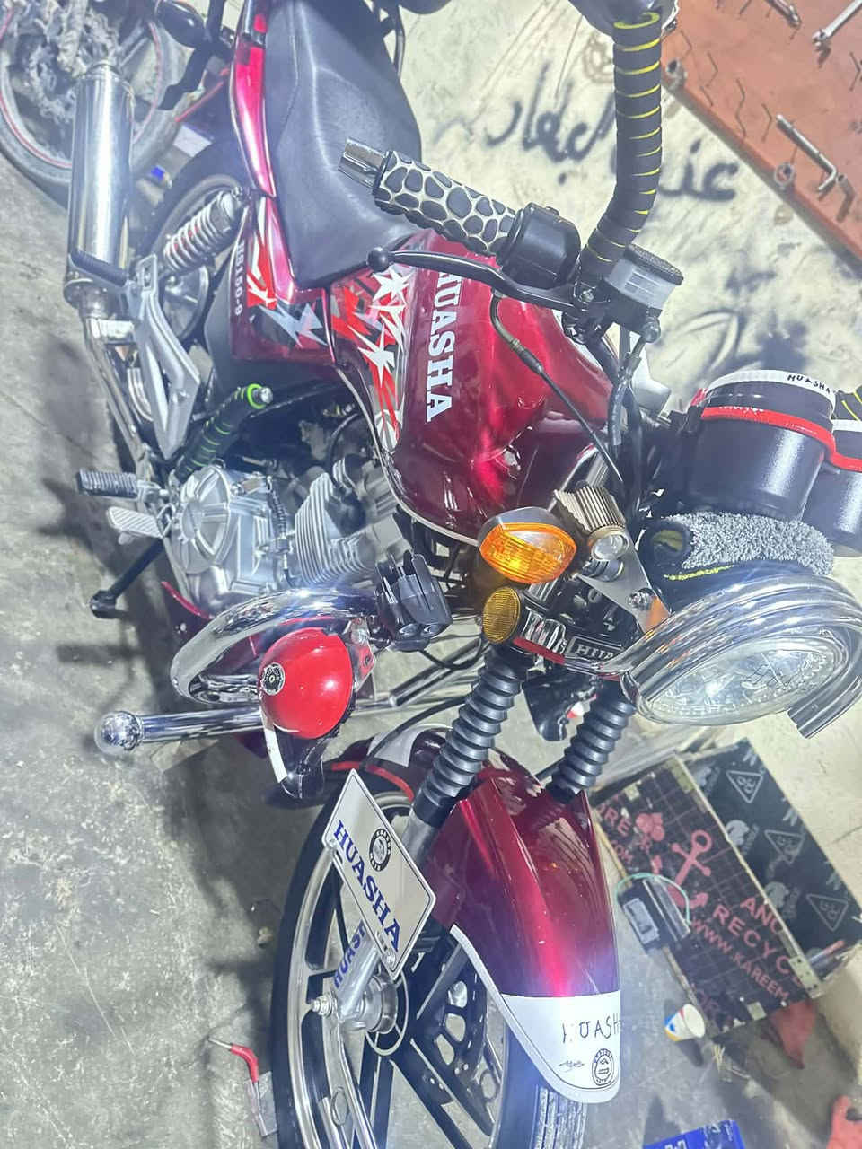 سلام عليكم دراجه هيوشه موديل 2023 دراجه بلاديه بمعنه الكلمه مفوله نضافه بيع او مراوس ولافضل بيع  سعر 925 شراي حياك الله ***********
