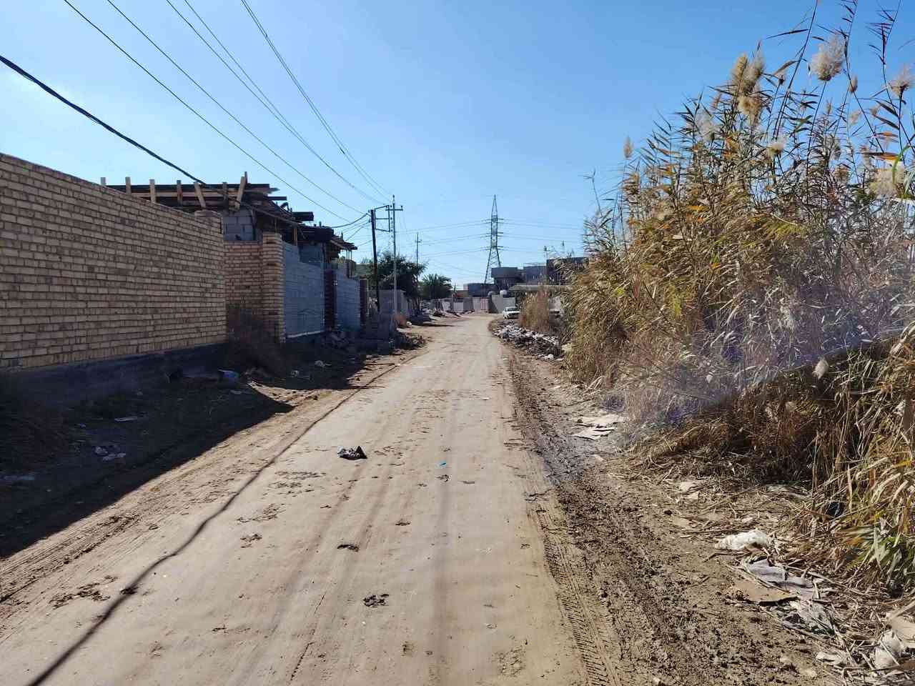 #دار سكن#للبيع
200متر #المساحه
#منطقه حواس حي ام البنين
#يتكون من غرفه نوم وصاله و استقبال ومطبخ وصحيات 
#معروض بسعر 45 مليون وقابل للعمله 
#للاستفسار الاتصال على الارقام التاليه 
***********
*********** 
*********** #واتساب
#او مراجعه مكتب واحد عقار 
#عنوان/#المكتب محافظه واسط قضاء العزيزيه منطقه حواس نزله حسينيه محمد داوود
