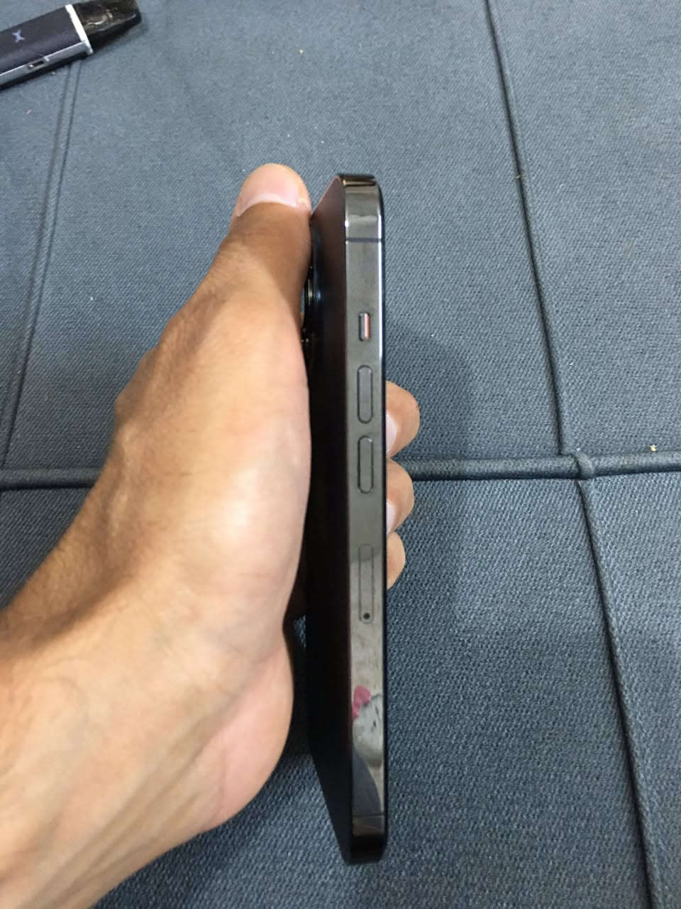 13برو ذاكره 128 بطاريه70شرق اوسط نظافة100/100 وتربروف سعر 550 كارتونته ويا مكاني حي العامل ***********

