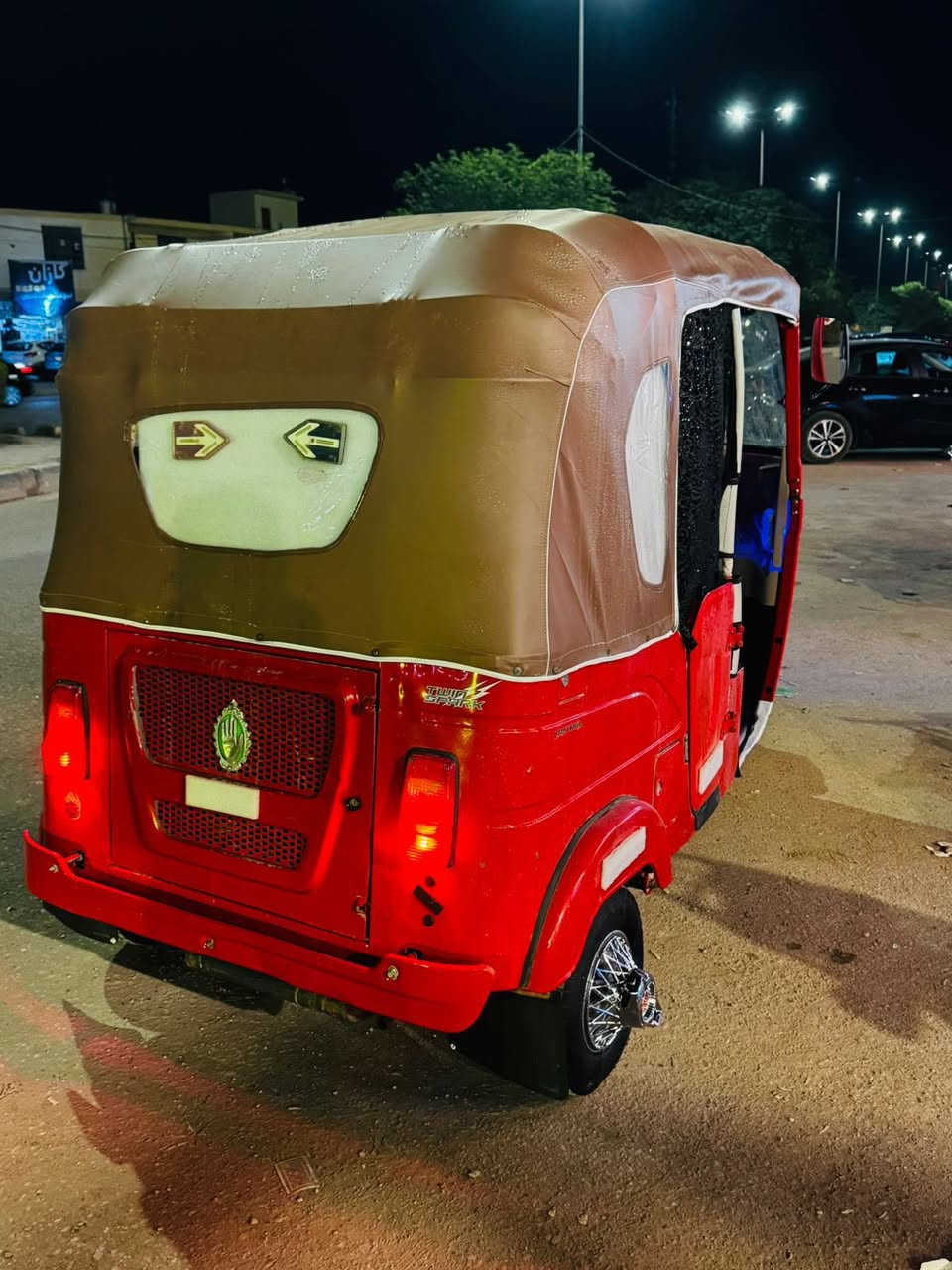 السلام عليكم تكتك 🛺 للبيع 2022 رقم بغداد مكينه مكفوله هيه وگشره ماعده البارد شبر يم البگ لايت تكتك جاهزه مجهزه مذب عليها ربع جادر جديد سفريات جديده هيه وغراضها للبيع سعر 9500 وبيها مجال للطيبين الرقم ***********
