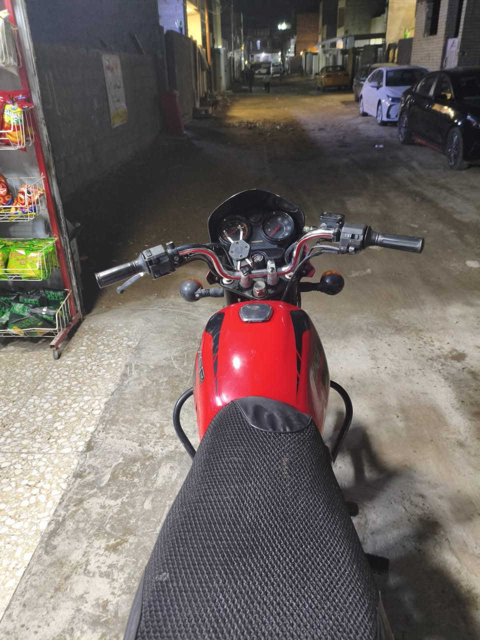 دراجه بوكسر موديل2023 مكفولة كفالة عامه أوراقه موجوده 6 اوراق بسمي شوكت مدريد ارقملك ماشيه 22الف  كافر الزنجيل موجود  السعر 1800 مكاني الشرطه 5 سويب
***********
