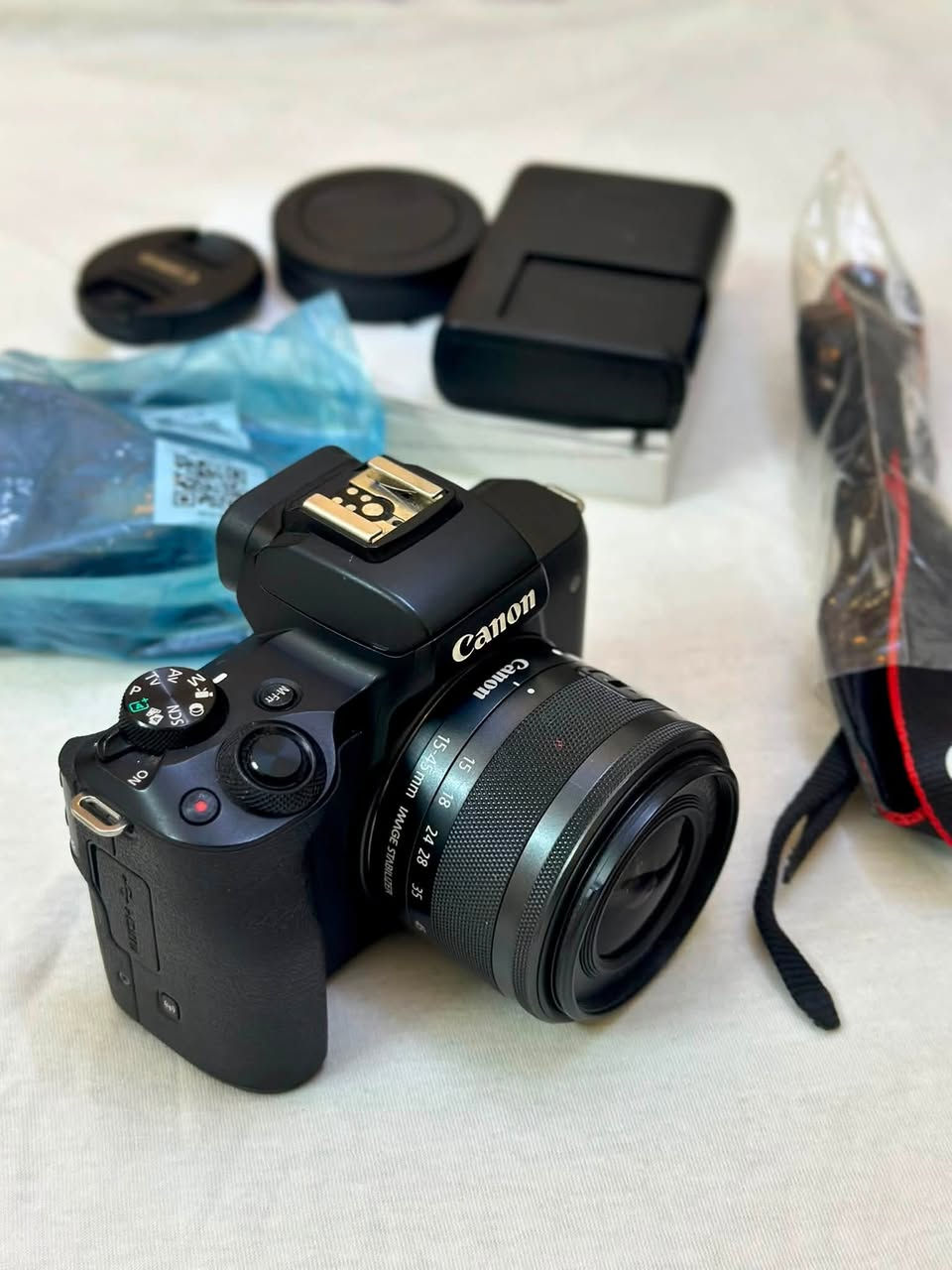 📸 للبيع | Canon EOS M50 Mark II
كامرة نظيفة جداً وبحالة ممتازة، مناسبة للتصوير الاحترافي وصناعة المحتوى.

المواصفات:

* مستشعر APS-C بدقة 24.1 ميجابكسل
* تصوير فيديو 4K وFull HD حتى 60fps
* شاشة لمس متحركة بالكامل (Flip Screen)
* تركيز تلقائي Dual Pixel CMOS AF
* تصوير متواصل حتى 10 إطارات بالثانية
* Wi-Fi وBluetooth لنقل الصور والتحكم بالكامرة
* مدخل مايكروفون خارجي
* مناسبة للتصوير الفوتوغرافي، الريلز، اليوتيوب، والفلوغات

المرفقات:

* العدسة الأصلية Canon EF-M 15-45mm IS STM
* كارت ذاكرة 32GB
* البطارية الأصلية
* الشاحن الأصلي
* الحزام الأصلي
* الكارتون الأصلي
* كتاب التعليمات (الكتالوك) الأصلي
* جميع الملحقات الأصلية

السعر: 700

العنوان: بغداد – الأمين الثانية

واتساب: ***********
