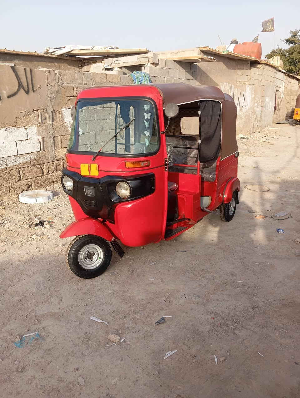 السلام عليكم
تكتك للبيع موديل 18 شهر 10 تكتك خير من الله 
مصبوغه عام للجماليه ضفيره امامي خلفي تبديل جديد 
مكينة مال 20 و 7اوراق مال شركة المصطفى مكفولة من كلشي قانون و عشائر 
السعر 4.750
الرقم ***********
