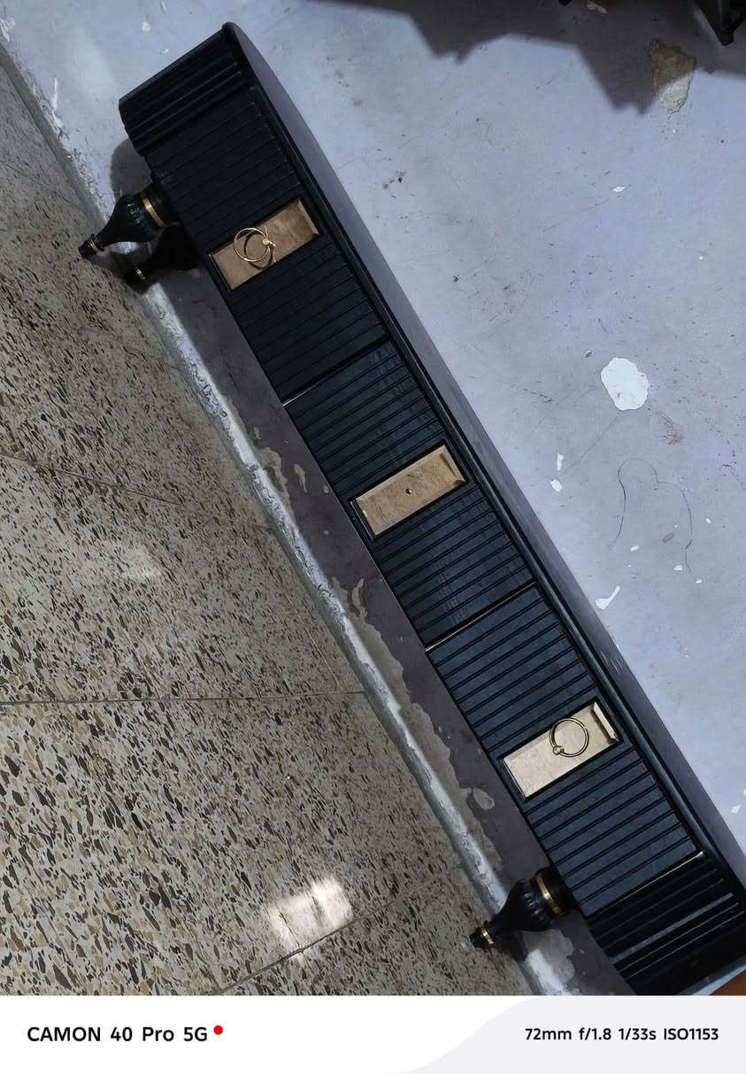 ميز بلازما للبيع اخو الجديد سعره جداً جداً مناسب للتواصل واتساب
***********
