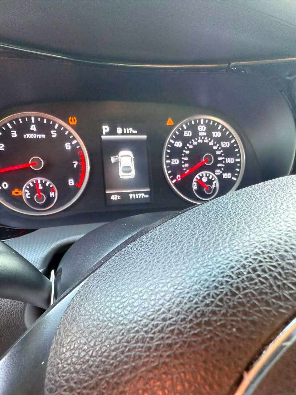 السلام عليكم k5 "
❤️2022 gt لاين فول للاخير 
بانورما كشنات تدفئة 🔥
ستيرن تدفئة شحن واير لايس 🤍
حساسات جانبية توقف ذاتي 👌
داخل جلد مخمل☮️ 
السيارة حلوة بمعنة الكلمة👌 
ضرراها ربع البوند والجاملغ الامامي ✖️
بيها ملاحضات بارد🧊
مكان السيارة موصل زهور دورة العبادي 
***********📞 بي واتساب 
سعرها 157 وبيها مجال
