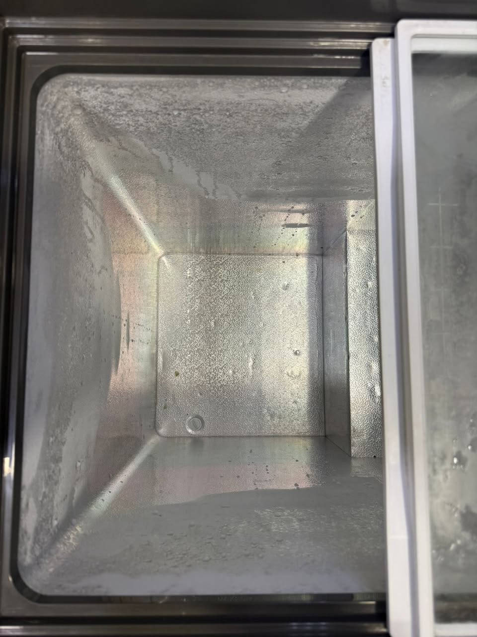 السلام عليكم
مجمده للبيع لون رصاصي  10 قدم 
نضيفه أستعمال قليل  
المكان : بغداد الشعب 
رقم الهاتف:***********
