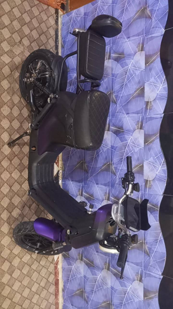 سلام وعليكم عيوني دراجه شحن R 9 جديده ونضيفه ماناقصه اي شي بس بايدر وتتكون م̷ـــِْن 5
باتريات لايت عالي وناصي تبل اشاير 2 سويج وبصمه وتمشيك 25 كيلو وشاحن اصليه الشحن سريع. السعر علا هاذ الرقم *********** النتصال او واتساب وبيكم خير وتدللون. 🫡
