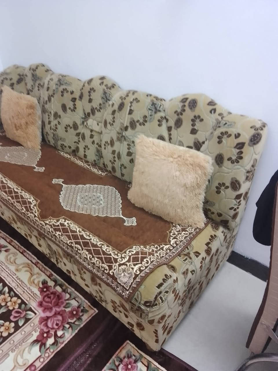 ديوان للبيع نضيف حيل شغل عراقي 10امتار السعر 200الف ***********
