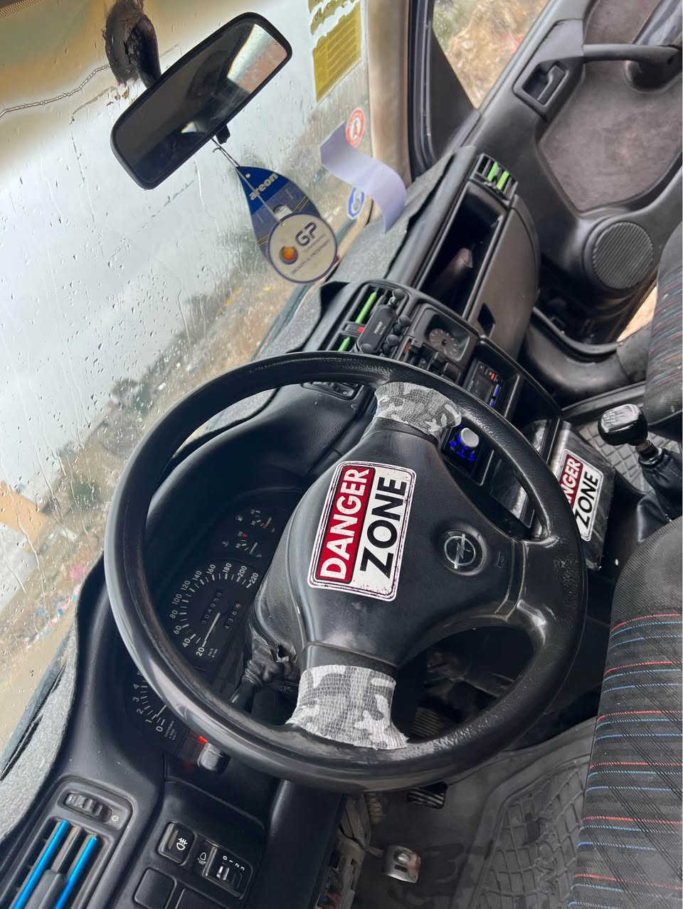 سلام عليكم. أوبل فكترا موديل 92 حجم 20 رقم سليمانية شرط تحويل والوكالة .
محرك 20 شرط الكير ومحرك 
صدر امامي و خلفي كله جديد مبدل 
باور ستيرن + abs  شغال 
جام كهربائي + سقف سلايد
تدفئة شغال 
تايرات جدد 
سيارة جاهزه دعامية لدعامية كله شغال 
كشنات بلادي دواخل نضيف 
عليها غرامة 260 الف تنزل من سعر 
سستم سماعات جديد 
سعر 35 وبي مجال لطيبين مكان سيارة كركوك *********** كركوك, العراق
