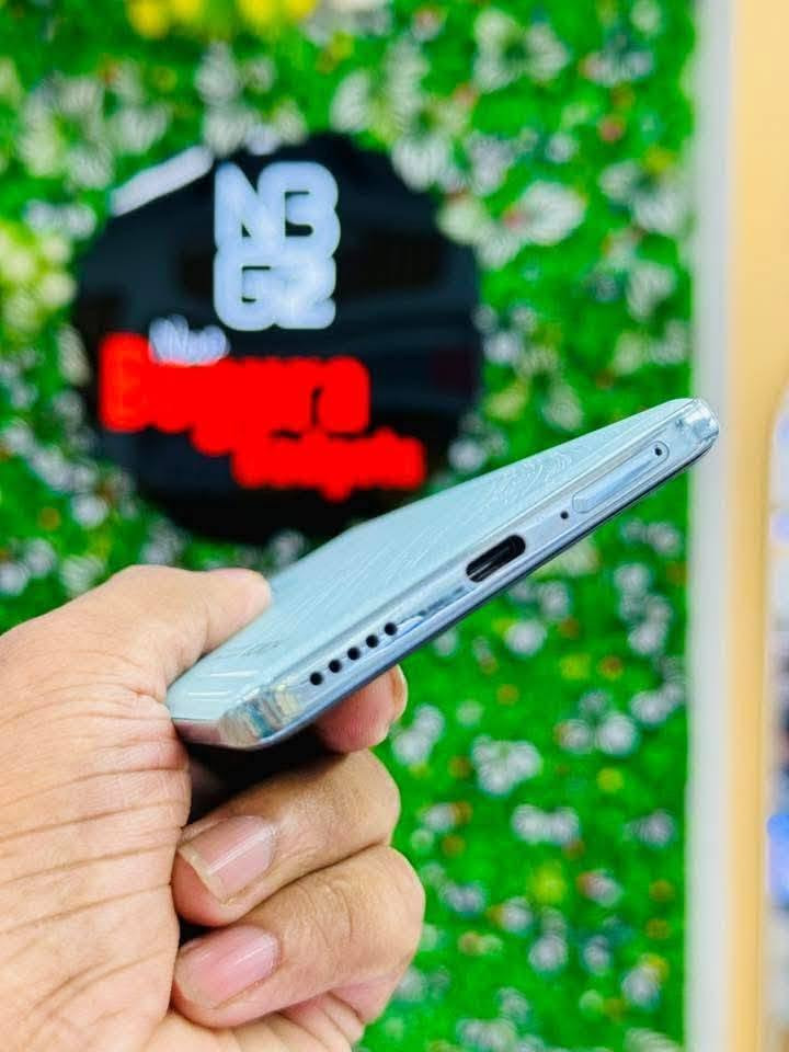 HONOR 200 PRO 5G 512G
استخدام قليل جداً شخطه صغيرة مابيها
ملك كامرات وسماعات الاستيريو 
ذاكرة 512g/رام 12+12
شاشه أمولد منحنية تردد 120 
معالج سناب دراگون 3 8s gen
شاحنة 100W
مع ملحقاته كامل مع خمس كفرات اصلية 
جهاز داخل ضمان ومكفولة من كل شي
مكاني كركوك لا يوجد توصيل
سعره قفل قفل 500الف
*********** watsapp
