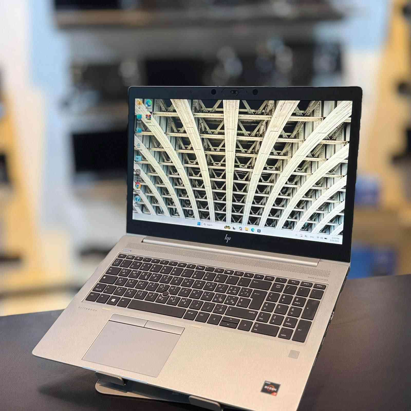 🔥 عرض مميز لابتوب عملي وقوي 🔥

💻 HP 755 G5
أداء ممتاز مناسب للشغل، الدراسة، والتصفح الثقيل 👌

⚙️ المواصفات:
- المعالج: Ryzen 7 2700 🔥
- الرام: 8GB (قابل للترقية)
- التخزين: SSD 256GB (سرعة عالية)
- كرت شاشة: AMD Radeon Vega 🎮
- الشاشة: 15.6 إنش HD
- بطارية جيدة 🔋
- منافذ متعددة (USB + HDMI + Type-C)
- بصمة + كاميرا + واي فاي سريع

✨ المميزات:
- تشغيل سلس وسريع
- مناسب للبرامج الثقيلة والمتوسطة
- تصميم عملي وتحمل عالي
- نظيف وجاهز للاستخدام 👍

🚚 توصيل متوفر لكل المحافظات  
🛠️ فحص كامل + ضمان شهر على الجهاز  

📞 للحجز والاستفسار:  *********** النجف, العراق
