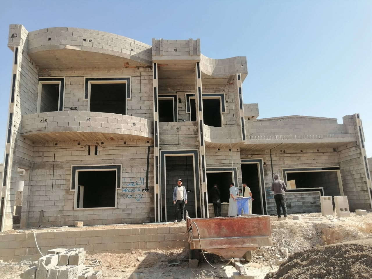 يوجد كادر حجر حلان بسعر مناسب شغل شرط هندسه من يرغب بل عمل يتصل عل خط و الخاص مفتوح ***********
