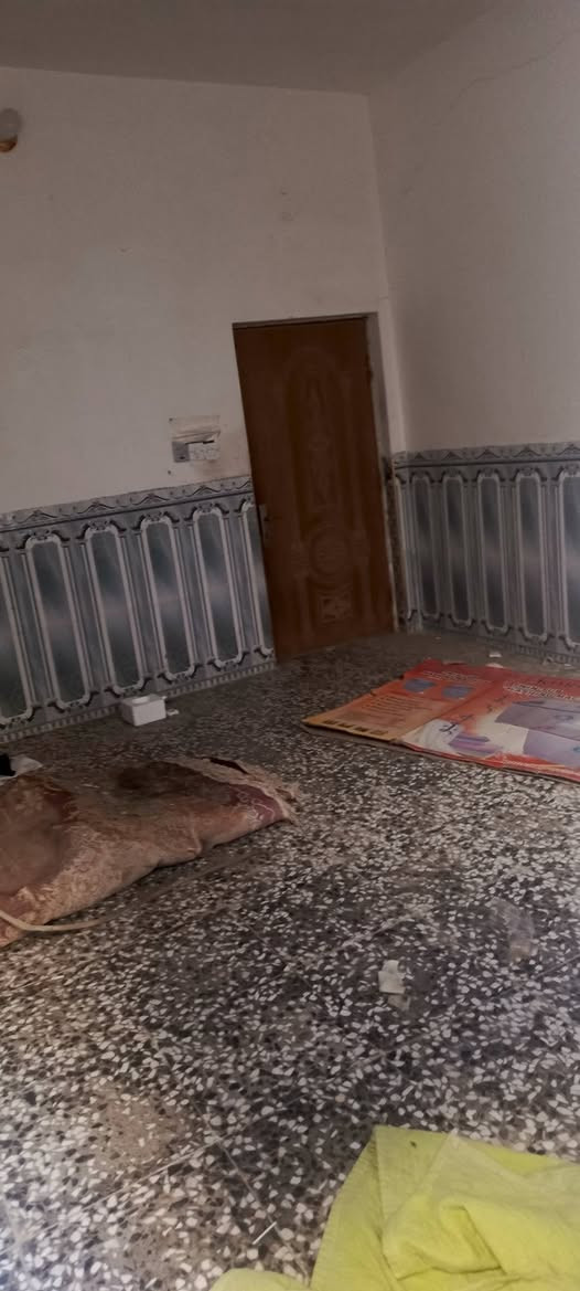 سلام عليكم دار للبيع في حي الزهراء طابو زراعي صرف سند 25شارع غسل بغداد مساحه 97م طابق واحد تتكون من استقبال ومطبخ وغرفه نوم وهول ومجمع صحيات وطارمه وبيتونه كبيره الدار كامل بناء 2020 للستفسار***********
