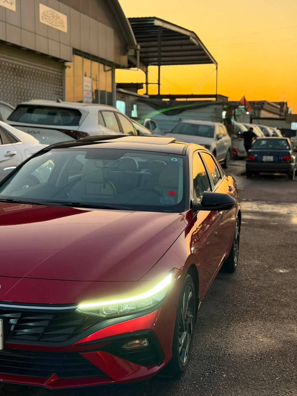 هيونداي النترا 2026
تو كلر لونين
ضمان شركة الآولى هونداي 

🔹 المحرك:
▪️ 4 سلندر 2000cc
▪️ تنفس طبيعي
▪️ ناقل حركة أوتوماتيك
▪️ دفع أمامي
▪️ صرفية اقتصادية مع أداء سلس وثابت

🔹 المواصفات الخارجية:
✅ ويل كب ألمنيوم 
✅ أضواء أمامية وخلفية LED كاملة
✅ فتحة سقف
✅ دخول وتشغيل بصمة

🔹 المواصفات الداخلية (فل كامل):
✨ شاشة وسطية كبيرة + عدادات ديجيتال كاملة
✨ مقاعد جلد فاخرة
✨ تبريد مقاعد أمامية ❄️🔥
✨ تحكم كهربائي 
مكان السياره بغداد
السعر 185$ وبي مجال قليل للشراي
***********
