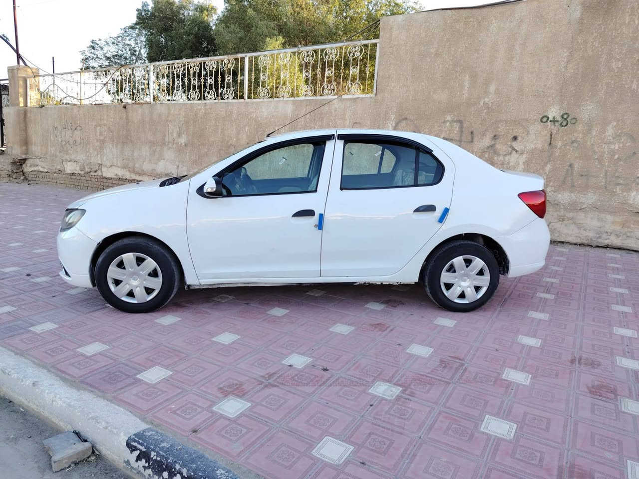 السلام عليكم رينو سنبل للبيع مديل 2016 رقم بغداد انكليزي تحويل ثاني يوم سنويه جديده هزه جديده مكينه كير حداديه مكفولات تبريد ثلج ❄ تخم تاير جديد السياره جاهزه من كلشي بيه مكانات صبغ قليله السعر 66 وبيها مجال حك الجيه مكاني كربلاء رقم الهاتف ***********
