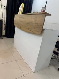 كرسي مع الرسبشن السعر١٥٠الف المكان الحريه قرب مصور عيسه٠٧٧٠٩٦٨٢٧٤٦