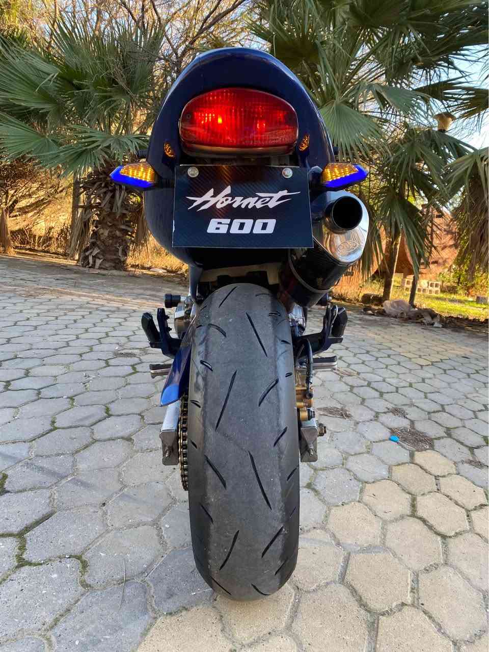 ﷽

السلام عليكم…
‏ 🏍️ HONDA HORNET 600 SF للبيع
أوراق و كمرك كامل
الدراجة وارد يابان نظيفة جداً 
 كفالة كير محرك كهربائيات 
الدراجة نشطة كلش بطناش 1.2.3 💨
مابيها اي نقص و مسويلها ادامة بلكات  و فلتر و باتري كله جديد 🆕 
(يعني انسى شي اسمه عطل)
و بيها كم شغلة رياضية و ترتيبات 👌🏼
التزويد و الاضافات :
ستيرن تزويد ماركة rizoma
لواصق كاربون فايبر 
لايتات زنون و هالوجين 💡
اشاير LED
صالنصة ماركة Laser صوتها طرب 🎼 و بيها طلقات ☄️
دهن جديد 🆕 
تاير ميشيلن MICHELIN 🛞
الدراجة كاملة مكملة و كلشي بيها شغال 💯
مكاني كركوك 📍
السعر : 20$ و بيه مجال 
للاستفسار *********** 📲
الكلمة الطيبة صدقة 🤍
و تحياتي للجميع ♥️ كركوك, العراق
