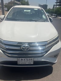 عندي سياره راش تيوتا 2020  ألون ابيض 7راكب  محرك 1500 تيربو بيه ضربه ب...