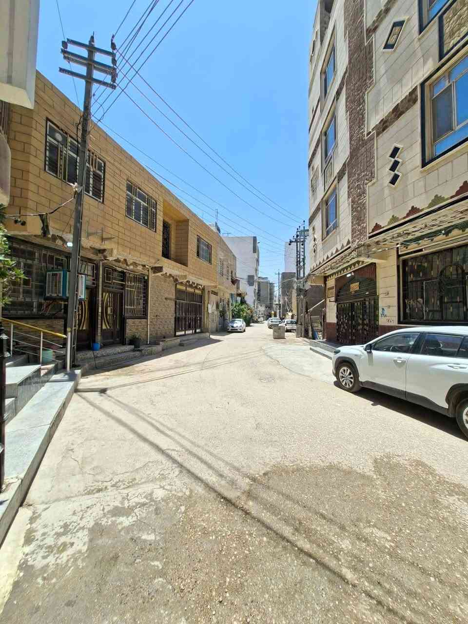 السلام عليكم
بناية للبيع ١١٥ م شارع ميثم التمار فرع الجسر الكهربائي تحتوي على خمس طوابق مجهزة بالكامل ومؤثثة كل طابق شقة و غرفتين نوم مع صالة صحيات تبعد عن حرم الإمام العباس علية السلام اقل من عشر دقايق مشي 
والمدخل الثاني على شارع السيدة زينب عمود ٩ 
للإستفسار الاتصال بالرقم ***********

