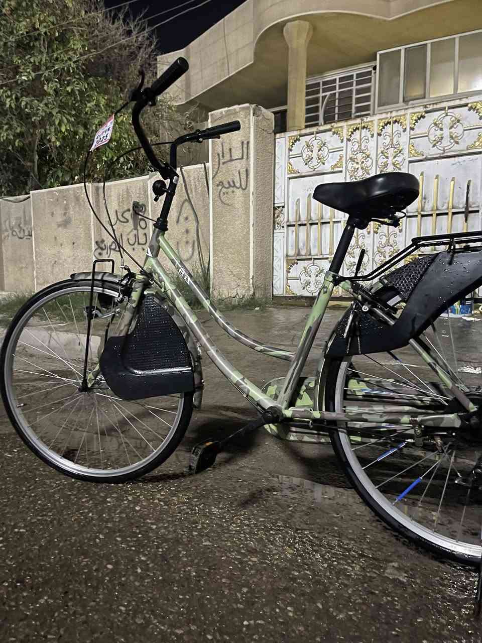 السلام عليكم بايسكل للبيع موشم بعدة لوك كلشي جديد بي بناتي حجم 26 السعر 180 وبي مجال للطيبين رقم *********** بغداد البياع 🔶
