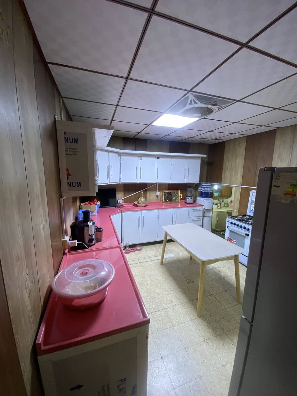 شقة طابق ارضي في المحمودية مجمع القادسية للبيع شقة واقع حال غرفتين نوم وصالةومطبخ حار ومطبخ بارد وحديقة شقة نضيفة جدا درجة اولى مثل ما موضح بل صور السعر 55 وبيها مجال قابل لتفاوض 
الاستفسار خاص 
*********** واتساب او اتصال 
ماسنجر هم متوفر
