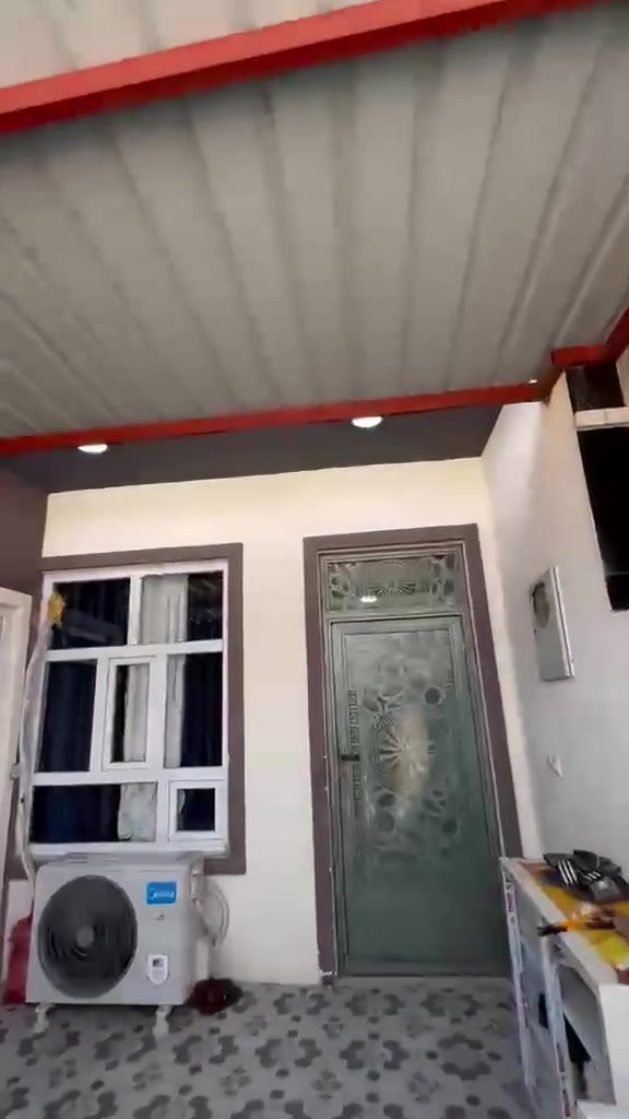 دار للبيع 100م الديوم المربع الثاني قرب جامع القهار وقرب الخدمات المستوصف والملعب والأسواق مع الأثاث وبسعر مناسب جدآ باقي التفاصيل الاتصال او وتساب ***********
