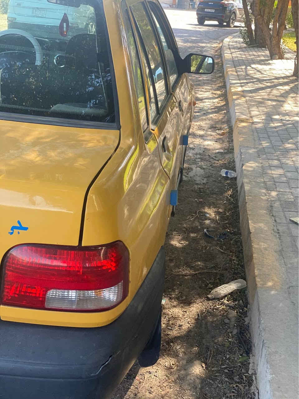 السلام عليكم 
سايبا 12 كير ومكينه وتبريد و شواصي خير من الله جاهزه من كلشي غمضتها تخبل موس
مسويلها ادامه كامله من كلشي
رقم بغداد أنكليزي 
مصفره هيئه وغرامات 
مسجلها شاشه تاب
سياره مكانها بغداد حي الجهاد 
29 ورقه قفل بدون عمله 
شررررط التحويل عقد مروري حصرا
*********** Colombo, Sri Lanka
