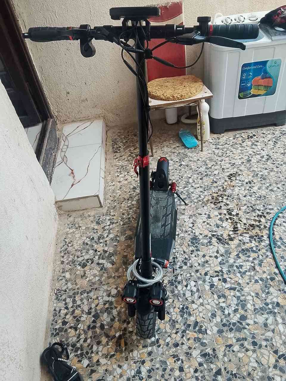 سكوتر شحن اوربي. جديد بلكارتون.  لوك.  شرط ما ماشي مواصفات. اوربي. شرط برغي ما مفتوح بي  تايرات جبلي نضيف جدا.   يقطع الشحنه الوحده مسافه 50 كيلو ***********
