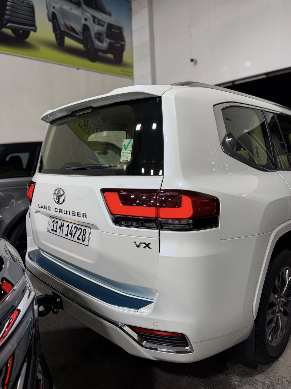 السلام عليكم
لاندكروز 2023 Vx ساز 
7 راكب كهرباء 
كراسي خرن 
لايت لد ثلاث عدسات 
ماشية 60 الف كيلو متر 
مكفولة السياره ماعدى شخط باب الصدر ومكحل تكحيل درجة اولى
وبارد كد شبر جاملغ خلف باب الصدر 
سعرها:65.500 الف دولار وبيها مجال
للاستفسار اكثر:***********
مكانها معارض النهضة شركة اللامي
