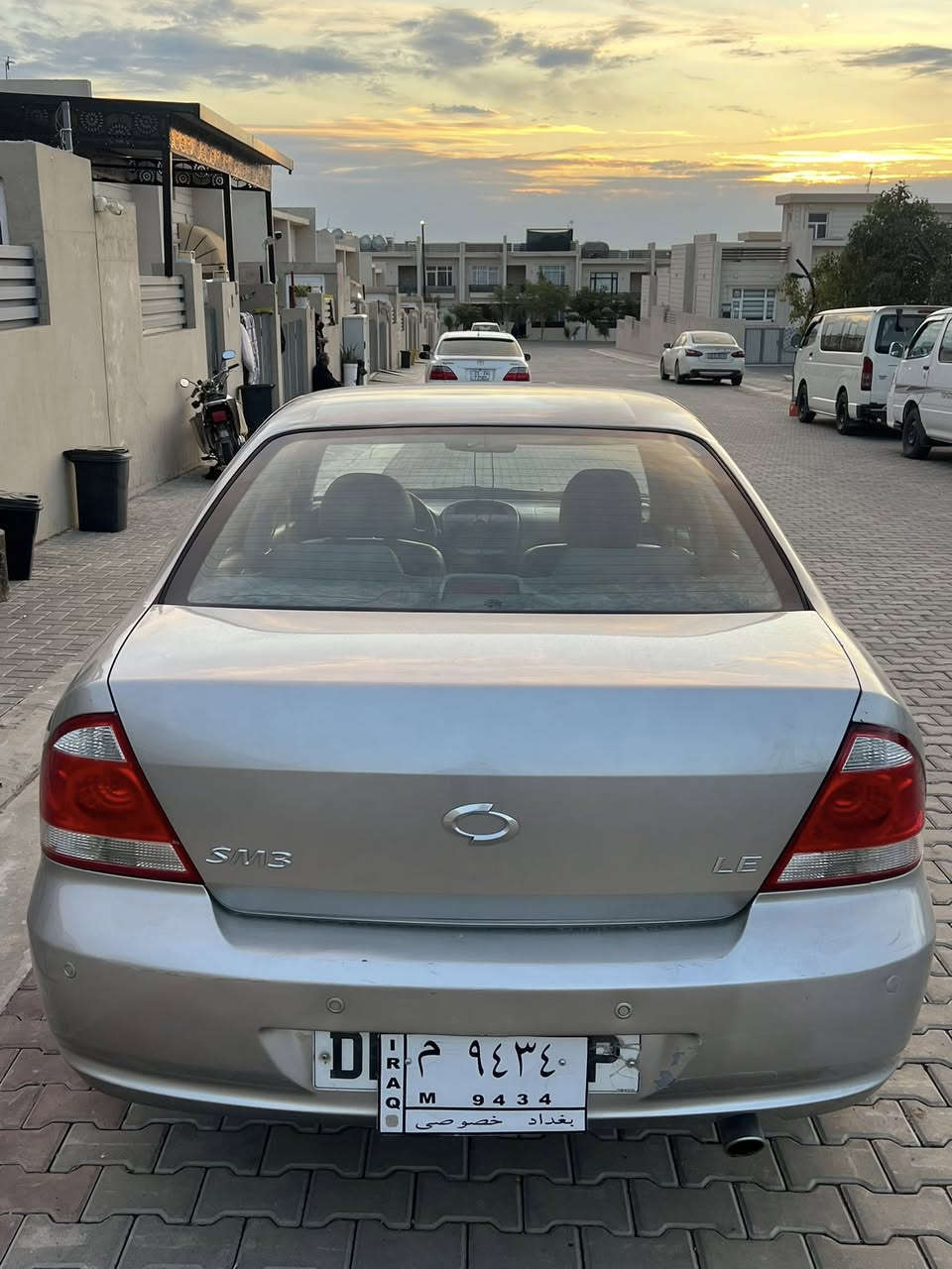 سەنی سامسۆنگ 
2010
مەکینە سپی یابانی 
گێڕوو مەکینەی یابانیە
هەموو  شتێکی ئیش ئەکات 
نوقسانی بوو گڵایەک ئەبڕی 
ناوی لۆک کۆکە
کوشن جلد و هیتەرە
4 تایەی لۆکی لە ژێرە
ئەگەر موشتەریت تەلەفون بکە 
یان نامە بنێرە لە خزمەتام
0777 885 8481
