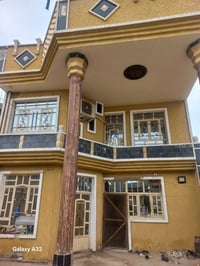 وبركاته البيع بيت ٢٠٠متر طابقين الطابق الاول ستقبال ومطبخ و حولي و غرف...