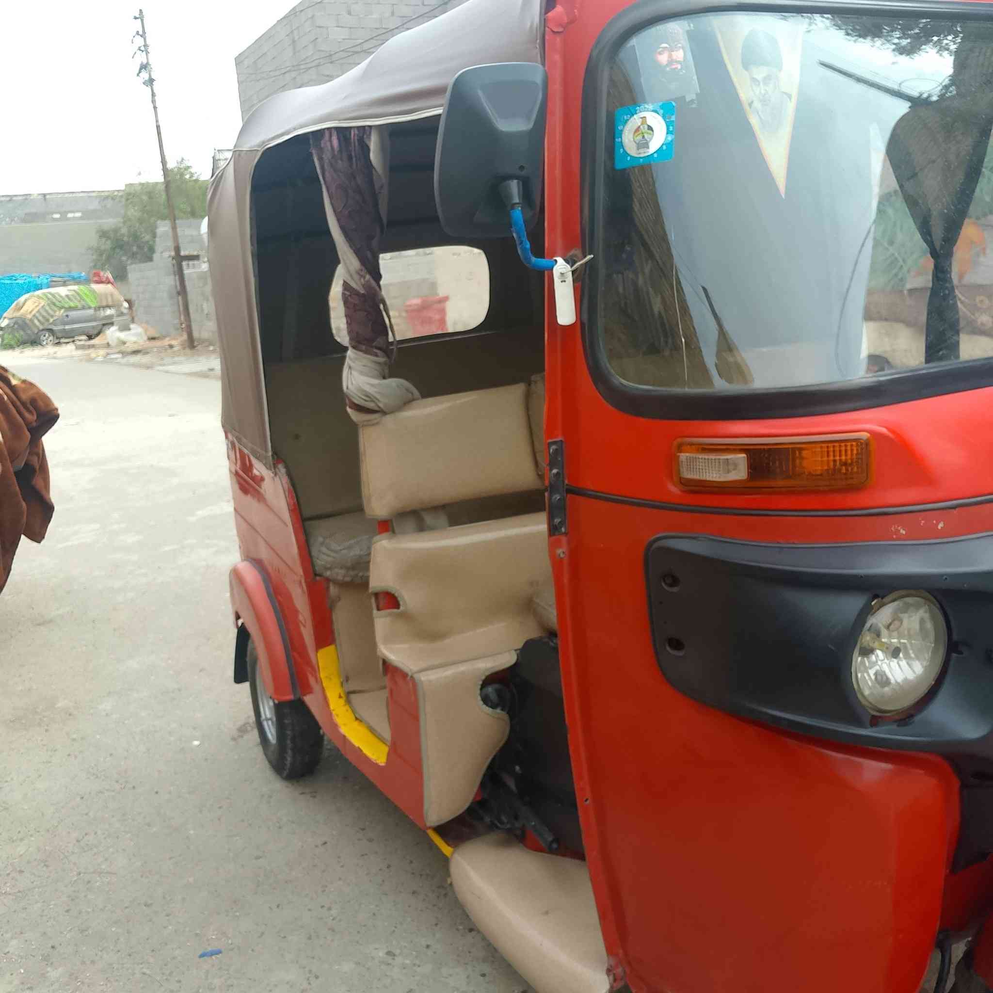 سلام عليكم من رخصت الدمن تكتك 17بسمي رقم وسنويه هزه جديده سنويه جديده التكتك مابيهه صبغ بس عده الباب الوره حته الدواسات على البلادي ما بيهن تعمير خير من الله لا سوت اكسل ولا ربده ولا بل مكينه ناعمه ترايهه يخبل والله اعنوان مدينه الصدر النتصال الستفسار ***********
