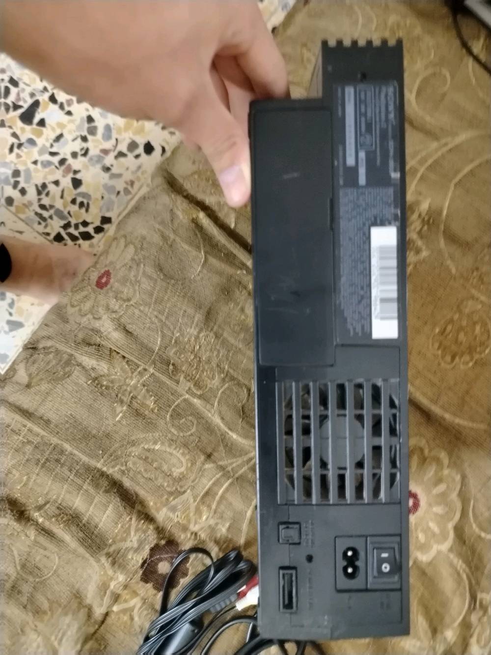 السلام عليكم ورحمة الله عندي بلي 2 اصلي ياباني  مامفتوح من الشركه جديد ماخذه مستخدمه 3 اشهر فقط السعر 35 قفل + وياه ميموري كارت وملحقاته كامله العنوان بغداد المعلمين + للاستفسار راسلني ***********