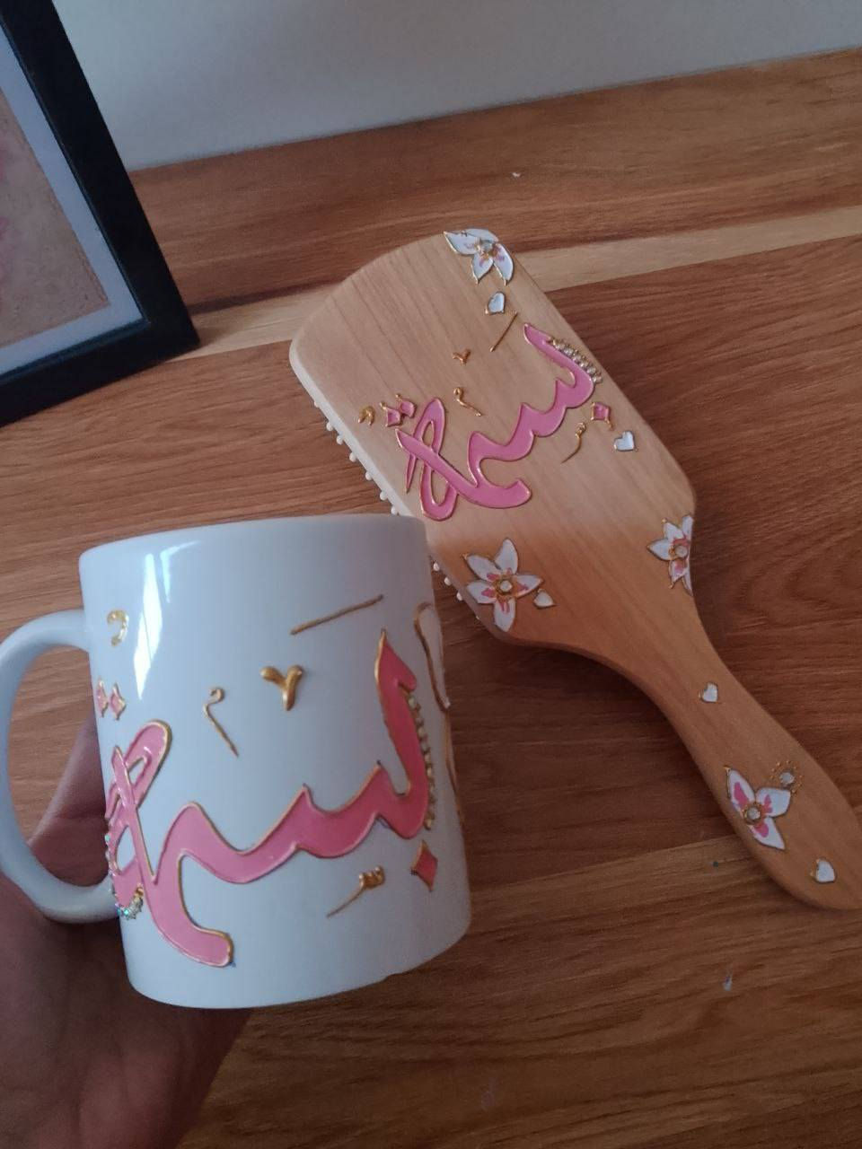 كوب وفرشة شعر
#اكسبلور
#ديالى
#الخالص


**إذا كنت صاحب هذا الإعلان وتريد حذفه لأي سبب، رجاءا أرسل رسالة إلى الدعم الفني**