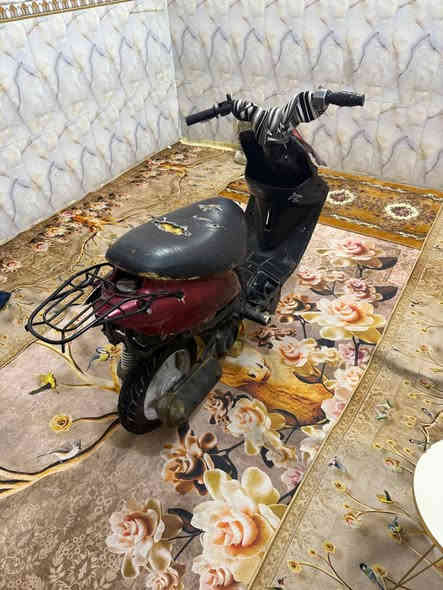 السلام عليكم دراجة بيجي لبيع الدراجة مفتوحة ماصارلها اهواي من جفتناهة الدراجة خير من الله الدراجة هندر واحد الدراجة اتخبل ماعوزهة شي بس سايق ::السعر :185وبي مجال لطيبين المكان ناصرية السكان الصناعي النازله الثالثة الرقم:***********
