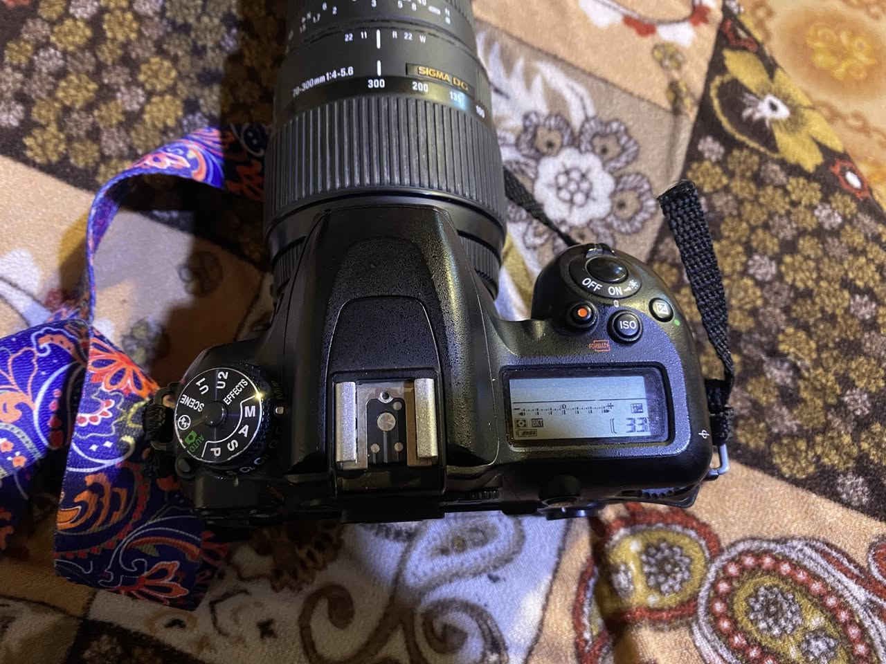 نيكون 7500D مع عدسه 70. 300 شتريته جديده ضالي شهرين و هسه اريد ابيع سعر مليون قفل مع جميع ملحقات رام و جنطه و شاحنه و بطاريه وتساب ***********
